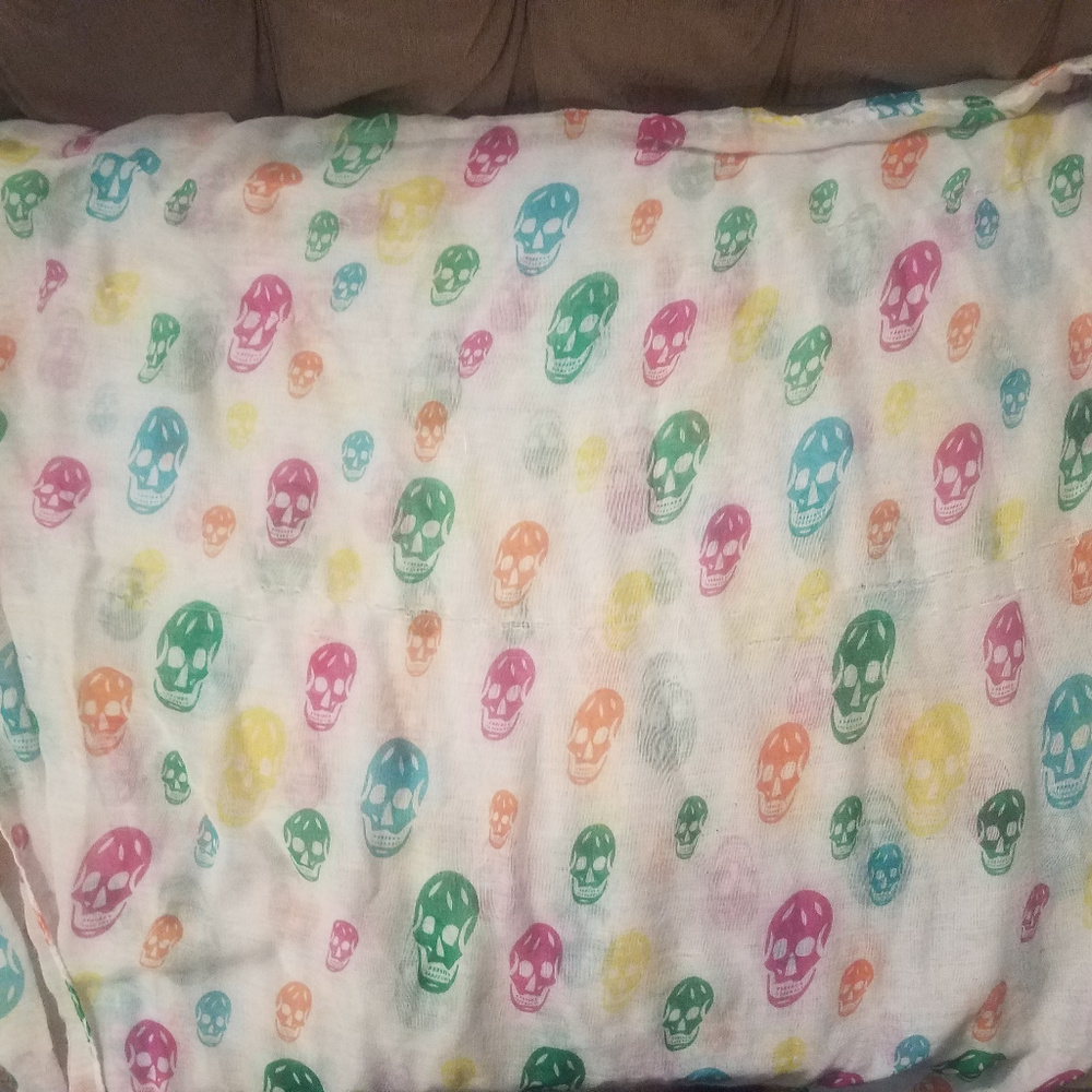 Infinity loop sugar skull scarf - Picture 2 of 6